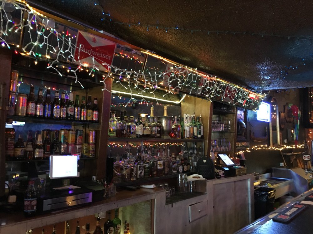 SHIPS LOUNGE Updated October 2024 134 Photos & 96 Reviews 1613