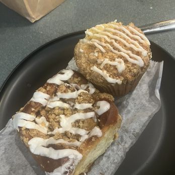 Meraki Bakehouse - Apple pie cinnamon roll and blueberry muffin - Bakeries Near Me - Lakeland, Florida Meraki Bakehouse - Apple pie cinnamon roll and blueberry muffin - Bakeries Near Me - Lakeland, Florida