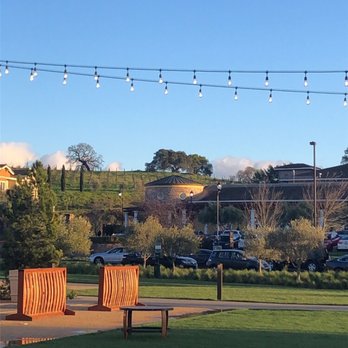 Grand Reserve - Lawn area - Hotels Near Me - Napa, California Grand Reserve - Lawn area - Hotels Near Me - Napa, California