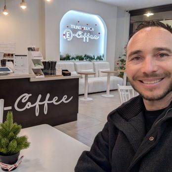 Trung Nguyen E-Coffee - Inside is beautiful - Coffee & Tea Near Me - Long Beach, California