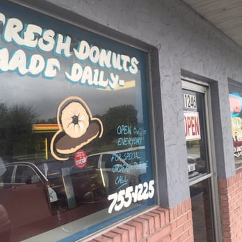 Gold Star Donut - Outside - Donuts Near Me - Sarasota, Florida