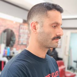 Chuck Simon's Barber Shop - Mid skin fade