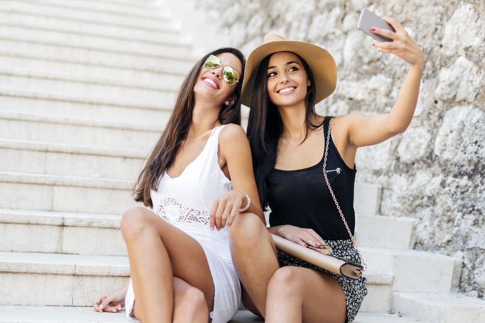 Honey Dipped OC Tanning Logo