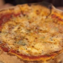 Pizzeria Bella Roma - Pizza 4 Formaggio.