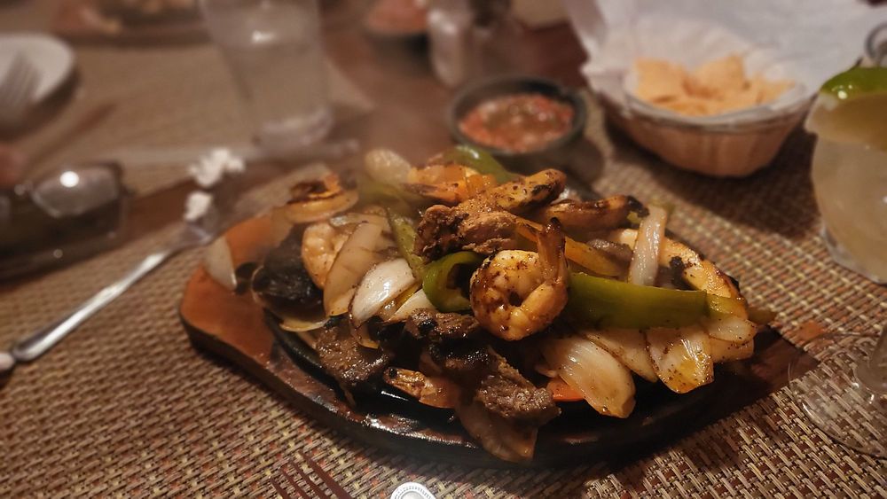 Armando's Dakota Bar & Grill