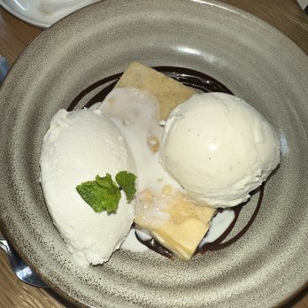Moxies - White Chocolate Brownie - Cocktail Bars Near Me - Dallas, Texas Moxies - White Chocolate Brownie - Cocktail Bars Near Me - Dallas, Texas