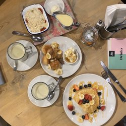 Bill's - Rhubarb apple crumble w custard and Ice-cream Warm donuts w banana and salted caramel