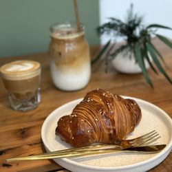 Magdalena Coffee Bar & Houseplants - Salmon Croissant, cortado, iced latte