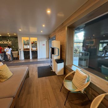 Maui Seaside Hotel - Lobby - Hotels Near Me - Kahului, Hawaii