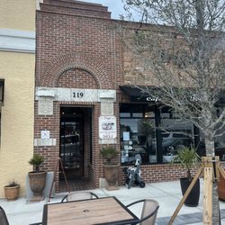 Trigo San Francisco Style Deli - Outside seating
