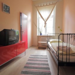 Re4 Hostel - Single with bathroom and tv