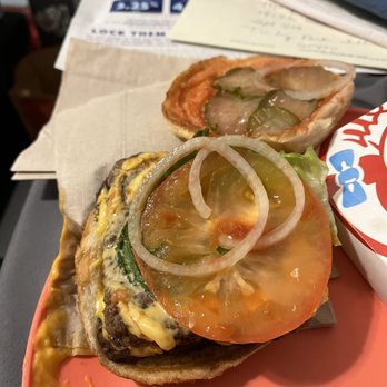 Wendy's - Supposed to have extra bacon and it doesn't have any - Fast Food Near Me - Tinley Park, Illinois