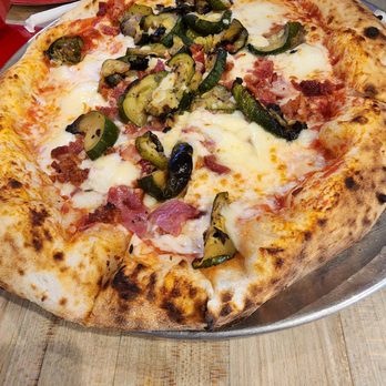 Pummarola - The Falls - Bacon, smoked mozzarella and zucchini - Pizza Near Me - Miami, Florida Pummarola - The Falls - Bacon, smoked mozzarella and zucchini - Pizza Near Me - Miami, Florida