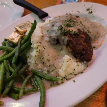 Doubleday Cafe - Fried chicken, tato n green beans - American Near Me - Cooperstown, New York