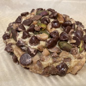 Gideon's Bakehouse - Pistachio Chocolate Chip - Bakeries Near Me - Orlando, Florida