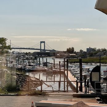 Dakota’s On The Cove - Cocktail Bars Near Me - Bronx, New York