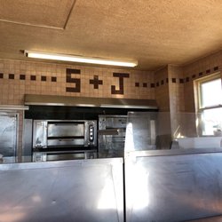 S & J Pizzeria - Inside