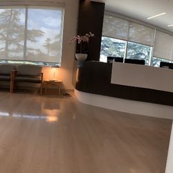 Keck Medicine of USC - Arcadia - Waiting area on 2nd floor to see doctors