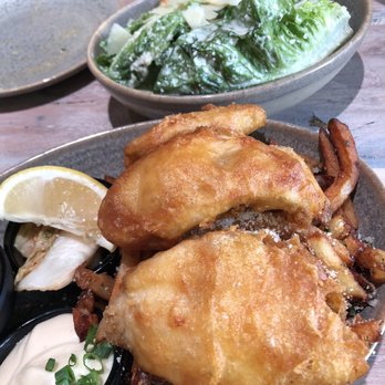 Moku Kitchen - Fish and chips - Cocktail Bars Near Me - Honolulu, Hawaii