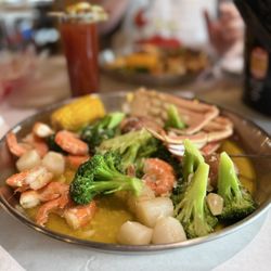 Hook & Reel Cajun Seafood & Bar - Garlic butter boil wirh scallops, snow crab, shrimp, and broccoli, corn and potatoes