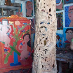 Bazar Bagdad Antigüedades - Obra de Russel Avilés.