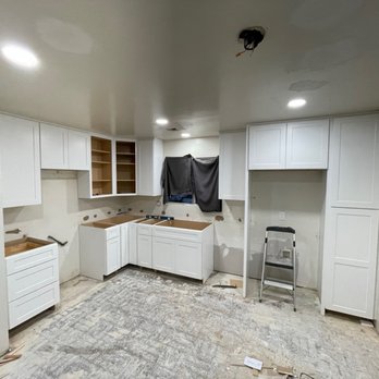 Elm Pine Construction - Kitchen renovation - Decks & Railing Near Me Elm Pine Construction - Kitchen renovation - Decks & Railing Near Me