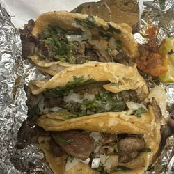 Fiesta Las Margaritas - Arriba tacos de asada y el tercero es el de tripa :/
