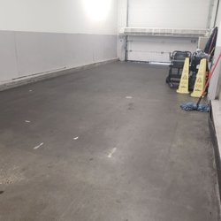An empty shopping cart area. This is a normal sight.