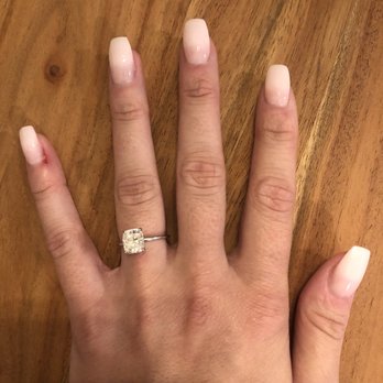 Des Peres Nail Spa - Left hand - Nail Salons Near Me - Saint Louis, Missouri
