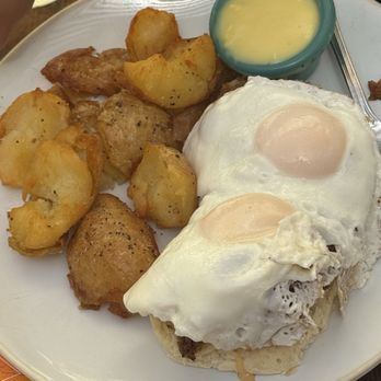 Cracked & Battered - Potrero Hill - Fried Chicken Benedict - Breakfast & Brunch Near Me - San Francisco, California