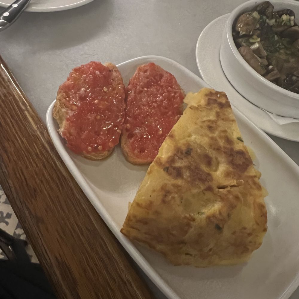 La Llibertária - Pan de Tomate and Spanish Omelette - Spanish Near Me - Barcelona, B