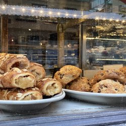 Eli's Essentials and Wine Bar - 09/25/22
