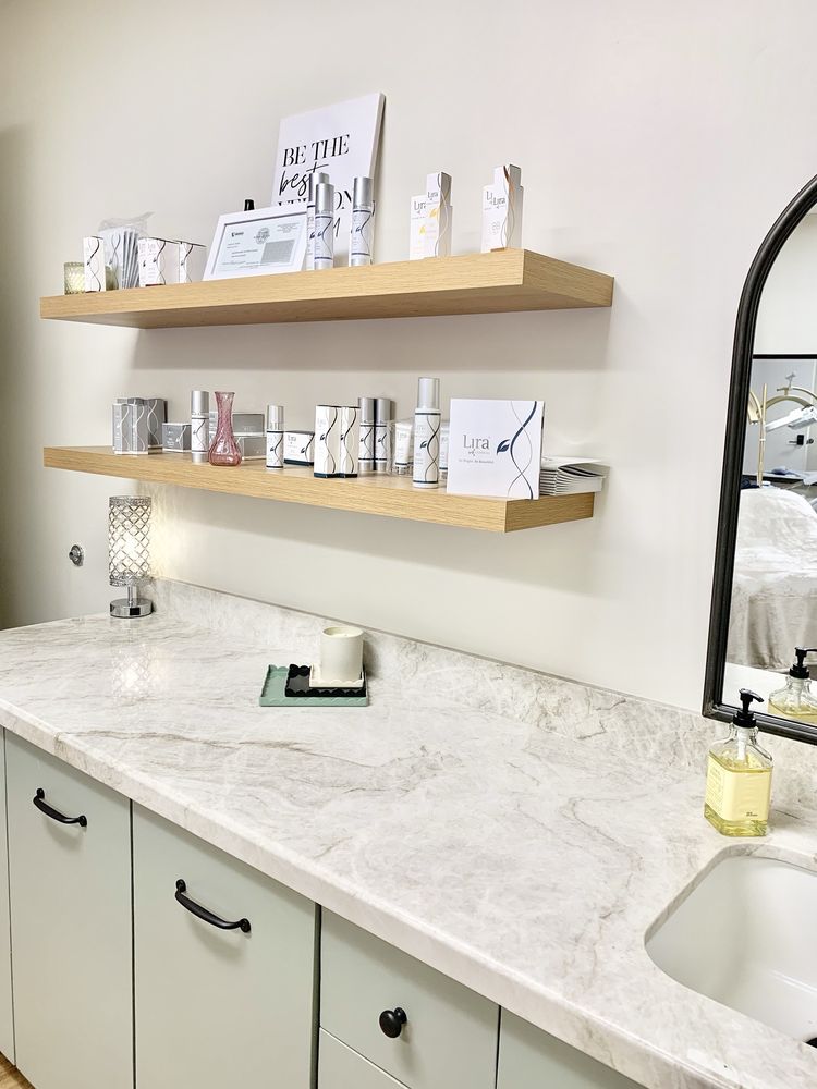 Skinvested Skincare Studio Logo