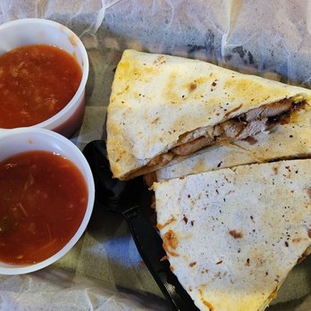 Red Stone Pub - Chicken Quesadilla - Pubs Near Me - Simsbury, Connecticut Red Stone Pub - Chicken Quesadilla - Pubs Near Me - Simsbury, Connecticut