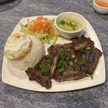 Pho Mimosa - 48. Grilled Lemongrass Beef Short Ribs & Fried Egg / Cơm Bò Nướng Trứng Ốp La - Vietnamese Near Me - Vancouver, British Columbia