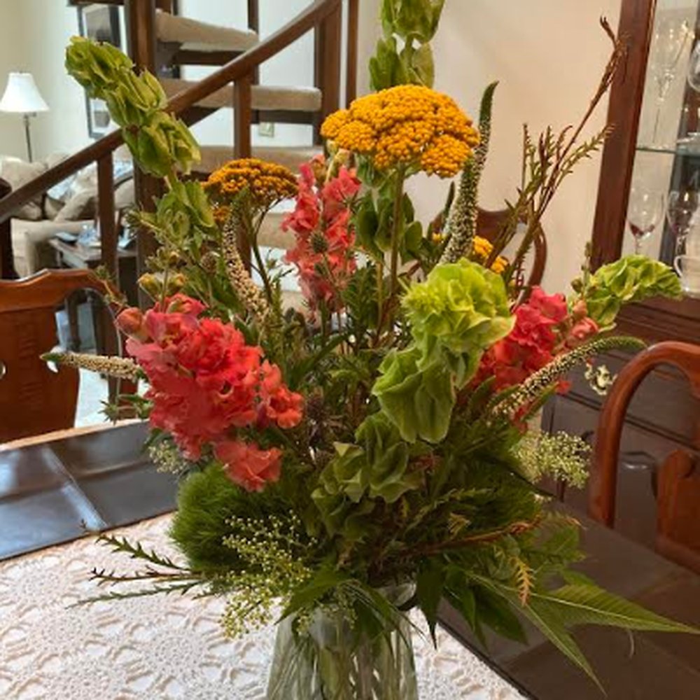 Colorful, mixed arrangement Colorful, mixed arrangement