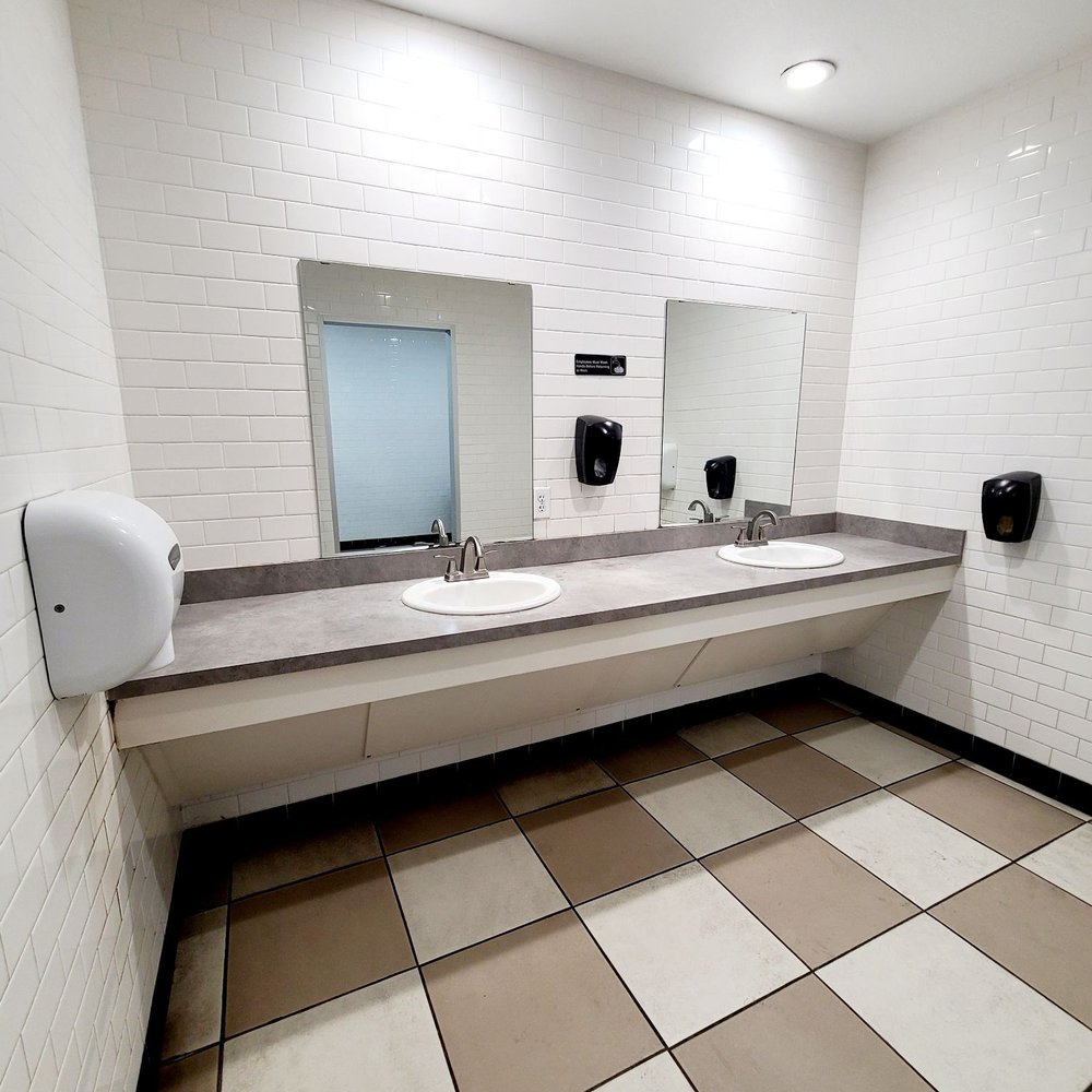 Valero - Women's Restroom - Gas Stations Near Me - Balmorhea, Texas Valero - Women's Restroom - Gas Stations Near Me - Balmorhea, Texas