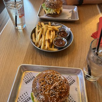 Gordon Ramsay Burger - Southern Yardbird, Backyard Burger* Just Fries - Salad Near Me - Chicago, Illinois
