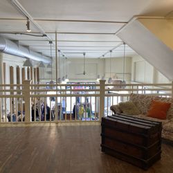 Ambiance - View of the entrance from upstairs