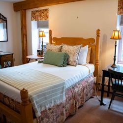 Maple Hill Farm Inn & Conference Center