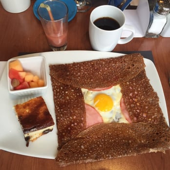 Breizh Café - Le Breton combo, $14.50 for ham, egg, and swiss galette with fresh fruit, juice, coffee, and dried plum pudding dessert. - Creperies Near Me - Montreal, Quebec