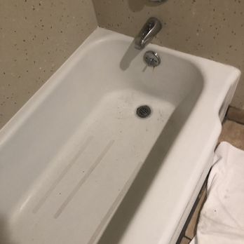 Ramada by Wyndham Torrance - Nasty nasty dirty bathtub - Hotels Near Me - Torrance, California