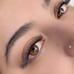 Velvet Studio Beauty Bar - Volume Lash Set.