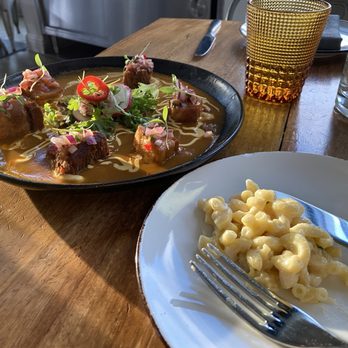 Limón - Chanchito a la Diabla, Truffle Mac & Cheese - Peruvian Near Me - Oakland, California