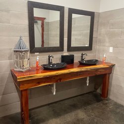 Reeves Peach Farm - Bathroom