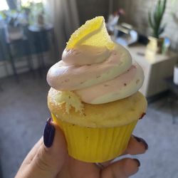 La Bon Bake Shoppes - Strawberry lemonade