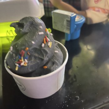 Devil & Angel Desserts - Cookies and cream with sprinkles - Bubble Tea Near Me - Concord, California