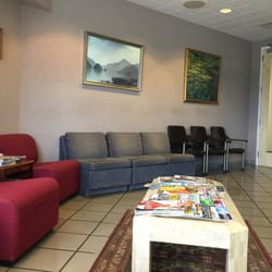 Grebe Werner H MD - Waiting area