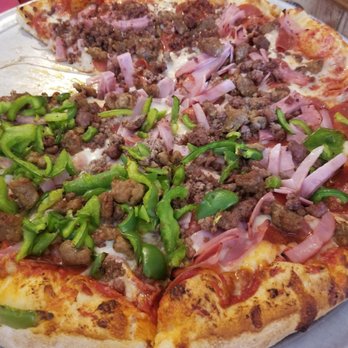 Christopher's Pizza - Ingredients are FRESH! Crust was slightly crisp on the outside and little chewy inside. Like it's supposed to be. - Pizza Near Me - Calabash, North Carolina