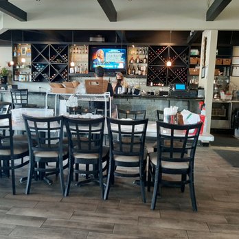 Maile's Thai Bistro - Inside the restaurant........... - Thai Near Me - Honolulu, Hawaii